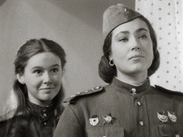 Давали злодеям под зад ещё до моды на феминизм. Сильные красотки из 90-х и 2000-х