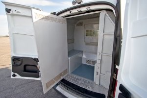 Вот так надо урок возить, а не на легковой машине со всеми удобствами!