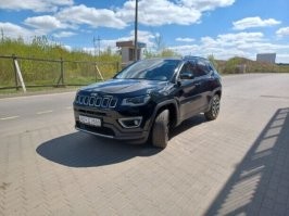Хз, я хоть и патриотично настроен, и в целом понимаю концепцию "поддержи отечественного производителя", но с таким отношением к потребителю, шли б они лесом. Вроде бы наша сборка должна быть куда дешевле чем зарубежная продукция, ибо рабочая сила дешевле, заградительные пошлины,  субсидирование от государства, сертификация фактически бесплатная.. но нет, правительство вместе с подконтрольными предприятиями решили, что раз конкуренции нет, то было бы неплохо лупить ценник по максимуму будь то днище от КИА или вообще одноразовые китаемобили.
Посмотрел я на это дело, грустно посчитал свои накопления, и летом 2023 года, заказал из Германии дизельный, с отключаемым полным приводом, на 9 ступенчатом автомате - Jeep Comapss Limited 2019 г.в. 2.0  170 л.с. в полном фарше (тока фаркопа нет, буду с Польши отдельно заказывать). Да это БУ-шка, да с пробегом 100К км, но я то ей получил с лизингового аукциона в отличном состоянии за 25К USD итого по финалу со всеми растаможками и прочими поборами. Езжу не нарадуюсь.  Смотрю на цены всяких КИА, Джаков.. простите Москвичей, Джилли..пальцем у виска крутить охота, особенно когда загуглишь - по чем эти машины на Западе продаются или в том же Китае.  Такое чувство что в РФ, очередной чиновник решил окончательно похоронить автомобильное производство, но до этого рвануть денег по максималочке с тех кто всё таки купит такое ражно по такой цене (а это как обычные граждане, так и гос заказ), и с чемоданами денег свалит в закат как Чубайс.. по другому политику ценообразования на своё производство для сограждан - объяснить не могу.
Удачи конечно нашим производителям, но за те бабки, которые они хотя обычные новое авто, легче уже наверное квартиру купить, сдавать и на  эти деньги ездить на такси и каршеринге.