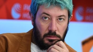 Тема Лебедев: 48 лет, 5 жен, 10 детей, 256 стран.
