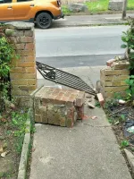 15. "Мой шестилетний ребёнок решил покататься на калитке"

Если такой, то неудивительно