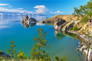 Байкал! Камчатка! Урал! Тайга! ..."Шиpока стpана моя pодная,
Много в ней лесов полей и pек".