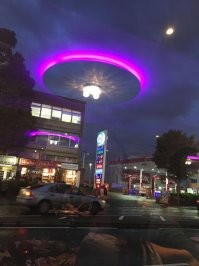 лампочка, тройное остекление, три отражения