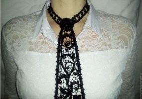 хм, кружева с галстуком, это как то так?