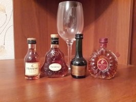 Можно ещё побаловать себя, есть коллекция бутылочек барби-сайз