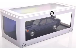 В Севастополе автомобиль упал в котлован