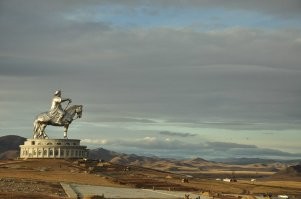 Тест лёгкий, но вот на седьмом вопросе и вариантах я просто офигела. 
 То есть то что статуя Ченгиз-Хана расположена в 54 км от собственно Улан-Батора, это называют В городе????? Да там от статуи  на верблюдах целый день скакать надо чтобы Улан-Батор увидеть!!!