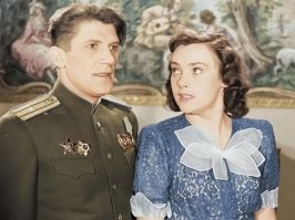 4. Михаил Ульянов с женой Аллой Петровной.
-----------------------------------------------------------
Несколько ранее: Николай Крючков с будущей женой Аллой Петровной.