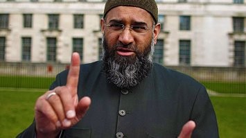 "Теперь не до жиру!": Ольге Бузовой подарили машину после жалоб её матери