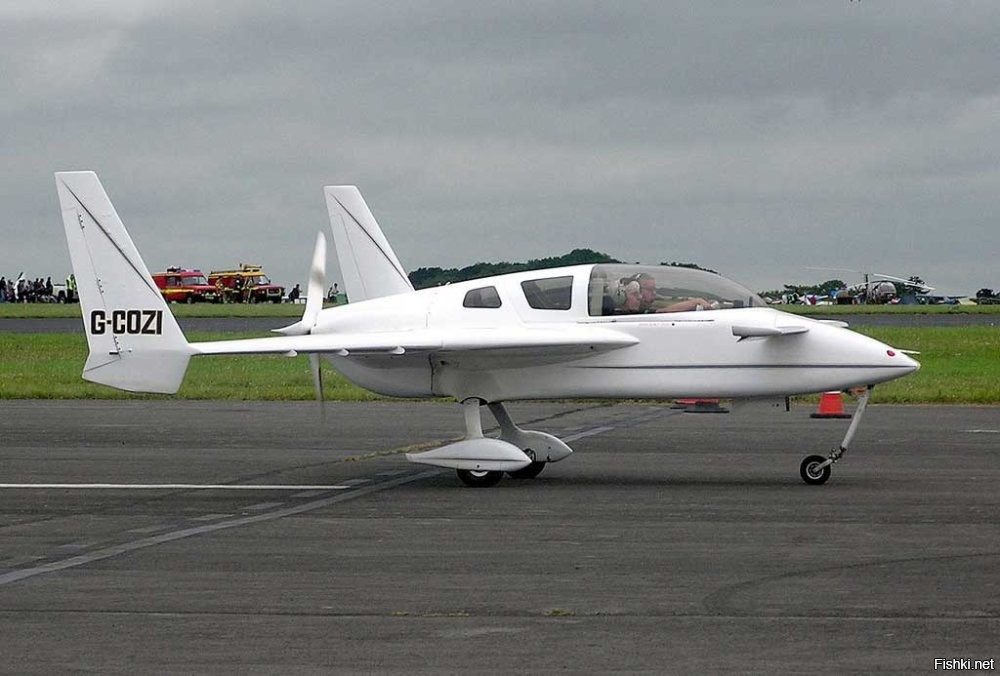 Ну нахрена переводить "самодельный"?
Cozy Mark IV - обычный легкий самолет, выпускается с 2004 года. Просто продается по запчастям для сборки - 18000$ самолет и 36000$ движок.