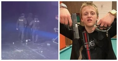 а нахрена ему двое часов? он ими пользоваться то  хоть умеет?