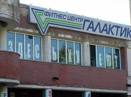 «Они специально не закрывают шторы»: в Волгограде пожаловались на участниц «развратной» школы танцев, на которых с удовольствием глазеют все проходящие мужики