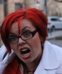 Ты что же это, не уважаешь женщин и хочешь заставить их ходить так, как тебе хочется?!!