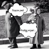 Бабушка отрывается на концерте любимой группы