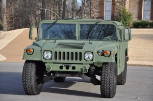 HMMWV сам по себе довольно красивый и брутальный автомобиль. А сделали какое-то уродство. Вкусовщина, разумеется, имеет место быть, но будь у меня выбор - получить обычный армейский Хамви или поделку от Danton Art Kustoms я бы без колебаний выбрал первое. 
Я не к тому что он мне нужен, просто с  эстетической точки зрения мне нравится обычный HMMWV. А так в целом не понятно, зачем он обычному человеку кроме понтов, всё равно что БТР купить и гонять на нём за грибами.
