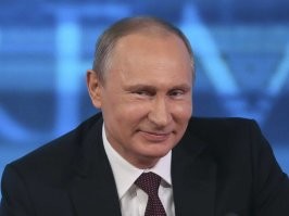 Когда Путин сказал какому-то президенту, что облака на 9-е мая разогнали по его указу, тот посмеялся. Это потом до него дошло, что в этот раз никто не шутил.