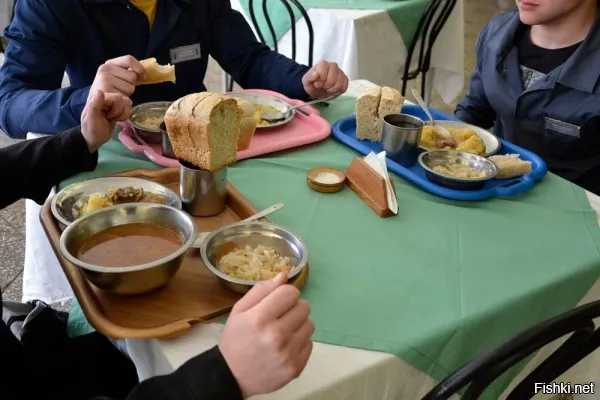 Едрит, обед нехилый, в учебке было не так изящно ))))