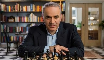 У него есть вот этот учитель