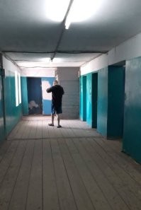 У нас не так давно один урод изнасиловал и убил женщину, потом угнал машину ее. Остались муж и дети. Его поймали в тот же день,  потом был суд и дали 24года, Ну а когда он немного отсидел, забрали на СВО. Там он пробыл всего ТРИ месяца, потом вернулся, ранений не имеет. Свободно живет. Все в ах@уе, куча вопросов, а ответа нет. На свежем фото урод у себя в общаге.