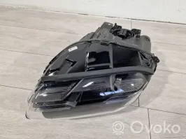 Выглядит неправдоподобно как-то. Во первых разрезали аж за середину колесных арок. Если фара крепиться, то она крепиться вначале, фара не может быть 50 см длинной. Согласны? Чтобы отсоединить провода? Не думаю чтобы выдернуть фишку фары надо "вспарывать" все крыло по длине. Фишка есть прямо на фаре.