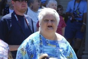 "Черный плащ - Тень (в совноном), Бэтмен и Зеленый шершень;

Источник:  © Fishki.net"  В СОНОВНОМ ????  Шта?