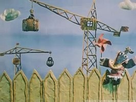 Не стойте и не прыгайте,
не пойте, не пляшите, 
там где идет строительство
или подвешен груз!