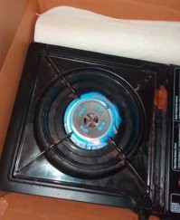 Также в кладовке есть ЭЛЕКРТРИЧЕСКАЯ конфорка, где можно готовить еду.