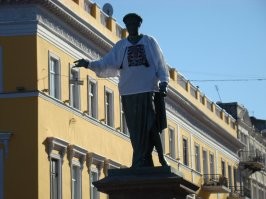 Когда Одесса ещё была нормальным городом...



А не вот этим вот: