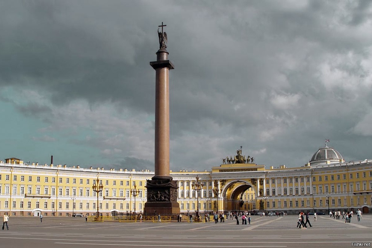 Петербургу тысячи лет. Александровская колонна в Санкт-Петербурге. Дворцовая площадь Александрийская колонна. Монферран о. Александровская колонна в Санкт-Петербурге. Александровская колонна в СПБ Дворцовая площадь.