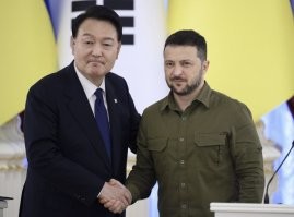 Тоже за обнимашки приходиться платить.