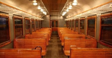 От одного вида этой электрички, задницу начинает ломить....