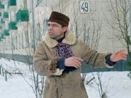 Пенсионерку едва не убила огромная сосулька