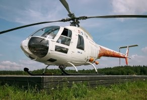У лёгких сктолётов полозья, у тежёлых колёса.
На фото Ми-34.