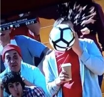 Пральна, тут стадион, а не кофейня!