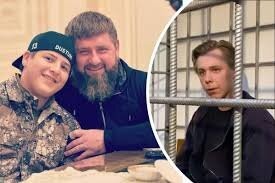 Ну, сына Кадырова наградили. Правда,он не совсем ребенка бил,а просто безоружного арестованного подростка..
 Шесть орденов получил,и звание героя Чечни,между прочим..