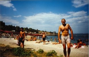 Тем кто желает скинуть за пару недель десятка 2 кг, очень советую дизентерию найти!
Шикарная вещь!
Положили в госпиталь 120кг, выписали через 12-14 дней уже 86!
НО! Строго под наблюдением врача и свой отдельный толчок!
Потому что вы и спать на нём будете.
Фото как был 120 и как стал меньше 90