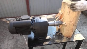 Кстати, о дровах. Делают такие разные забавные конструкции типа конический дровокол. Если топить дровами дом то ценная вещь, пни ломает на ура. Я на дачу хочу купить такой поменьше, под перфоратор, а то тоже хоть садись.