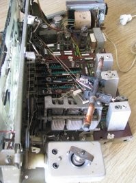 Радио и проигрыватель винила а одном корпусе. Что бы играть винил, открывали верхнюю крышку.