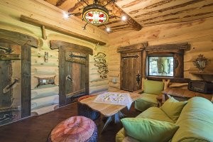 "10. До сих пор в деревне живут в срубах, где даже внутри ничего не оштукатурено.." То есть это что-то плохое? Автор, сруб - это самое лучшее из чего можно построить дом в деревне, и не у всех на него хватит денег. А чтобы он не сгнил, его и не штукатурят, нужно быть дибилом чтобы испортить стены штукатуркой