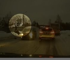 А виноват будет водитель. 
Он же не снизил скорость  перед пешеходным переходом и не предугадал, что ему под колёса кинется торопливый камикадзе.