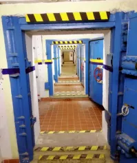 я почти в таком же служил 1980-1982. Подписывал бумагу о не разглашении и невыезде на 25 лет. У нас было покруче, хотя некоторые фотки похожие. У нас такой же был санпропускник. Там при входе на объект должны отмываться от радиации.