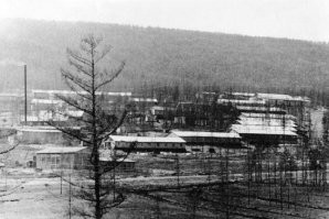 А вот и история фотографии с продолжением(((

Сегодня мы в бывшем поселке Дюгабуль. Остался только разъезд. Раньше здесь был большой поселок и больница. Точнее сказать единственная венерическая больница на БАМе. Сама ж. д. станция, Дюгабуль с эвенкийского : дюгадак   летнее стойбище, летовка ; др. вариант: с якутского дюгабуль – старая гарь, т. е. поселок был основан на том месте, где когда-то горела тайга .Поселок находинся на берегу р. Нюкжи и основан в июле 1977 г. Я Вам скажу честно, от железной дороги далеко до поселка идти.рискованно там находится одному, более того. Наверное безрассудно. Там проходят несколько медвежьих троп.Сравнительно недавно погиб ужасной смертью парень с Хабаровска, работавший в бригаде, производивший ремонт моста.Еще место на 2066км.6пикете.Три шестерки.Мистика да итолько. Я делал фото только с ж. д. станции. Остальные несколько фото поселка с соц. сетей. Не думал, что они вообще есть тут. За БАМ мало, что написано. В общем, чем богаты…
