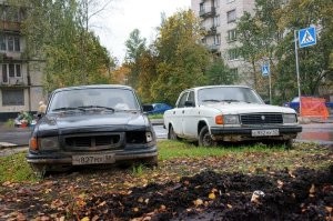 Брошенные культовые машины на улицах России