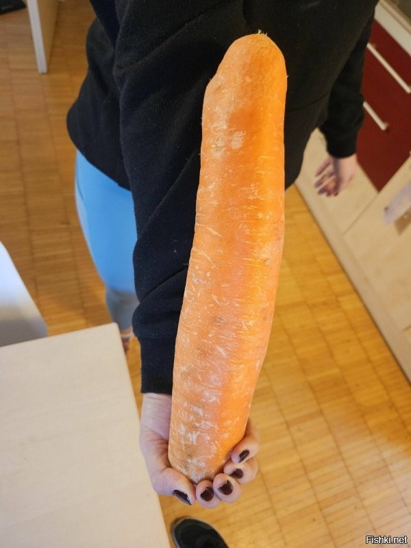Мечта для тех кто занят корейской морковкой , таких штук 10 и можно сразу на 20 человек ее приготовить .