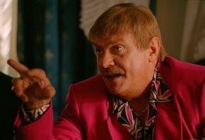 "Накажите его немедленно!": любопытный болельщик ткнул футболиста пальцем в зад и чуть не сорвал игру