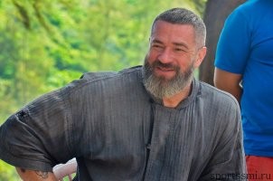 Пост явно проплачен ради пары определённых лиц. Все мы знаем, что если в такие списки не внесены Бадюк и Курицын, значит -грош цена таким постам.  Без Мастера спорта по всем видам спорта и без мистера Вселенная - ну как можно на серьёзных щах рассуждать о сильнейших людях в мире?