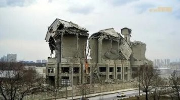 Цементный завод в Печатниках. Сколько было копий сломано жителями, но снесли все таки в районе 20-го года.