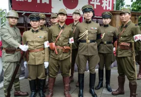 Жёлтая звезда это знак императорской японской армии. И это это означает в России? Знак победы Японии?