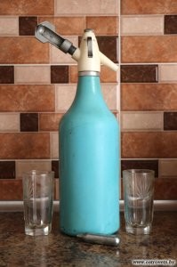 Я - нет. Хотя и пил по стакану шампанского каждое утро.
Помню что специально под это чудо купил вот такой девайс. А этот гриб, сволочь - издох.