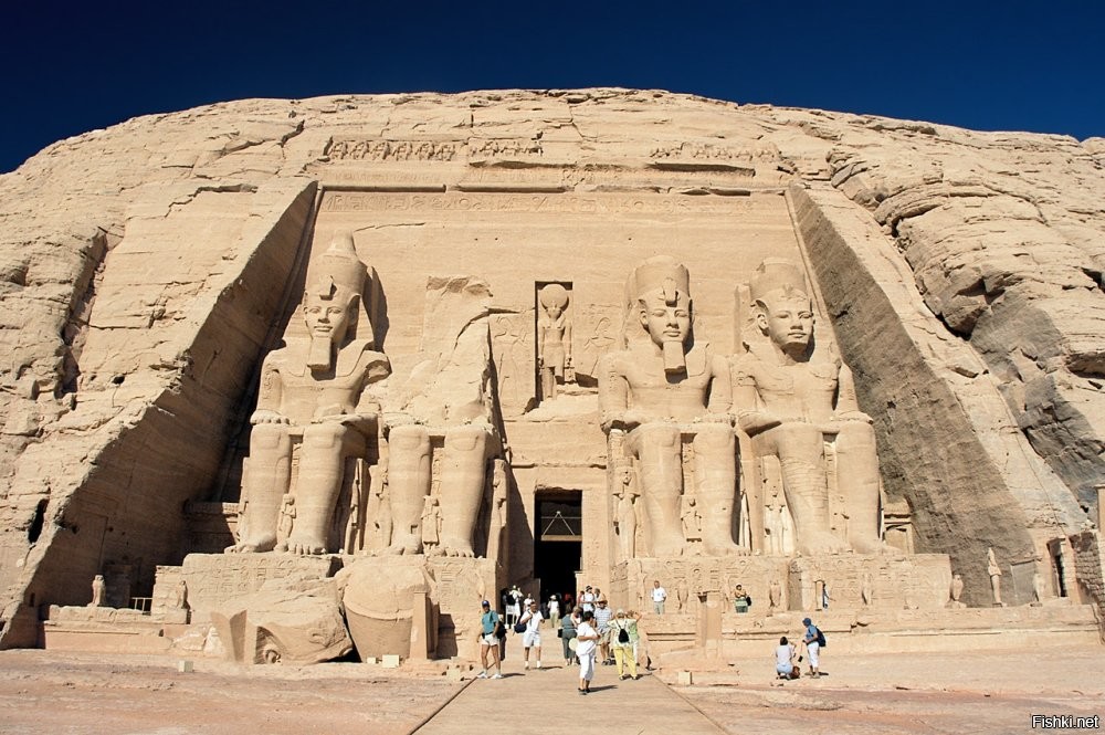 Думаете это легче пирамид?  За 4 года перенесли. Перенос памятников Абу-Симбела и Филе считается одной из крупнейших инженерно-археологических операций в мире.
